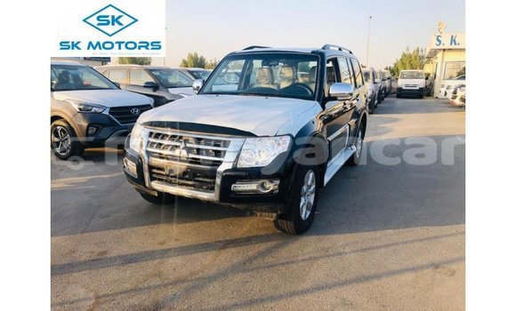 သွင်းကုန် Mitsubishi Pajero Black ကား Import - Dubai Ayeyarwady သွင်းကုန် Mitsubishi Pajero Black ကား Import - Dubai Ayeyarwady