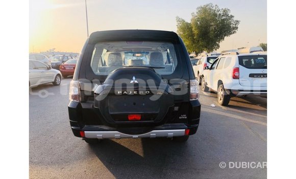 သွင်းကုန် Mitsubishi Pajero Black ကား Import - Dubai Ayeyarwady သွင်းကုန် Mitsubishi Pajero Black ကား Import - Dubai Ayeyarwady