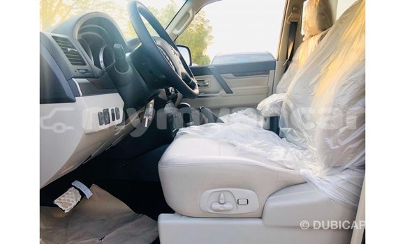 သွင်းကုန် Mitsubishi Pajero Black ကား Import - Dubai Ayeyarwady သွင်းကုန် Mitsubishi Pajero Black ကား Import - Dubai Ayeyarwady