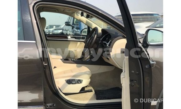 သွင်းကုန် Volkswagen Touareg Brown ကား Import - Dubai Ayeyarwady သွင်းကုန် Volkswagen Touareg Brown ကား Import - Dubai Ayeyarwady