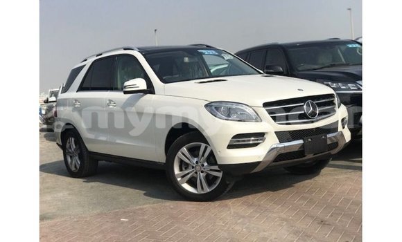 Buy Import Mercedes-Benz 190 (W201) White Car in Import - Dubai in Ayeyarwady