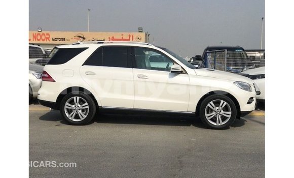 Buy Import Mercedes-Benz 190 (W201) White Car in Import - Dubai in Ayeyarwady Buy Import Mercedes-Benz 190 (W201) White Car in Import - Dubai in Ayeyarwady