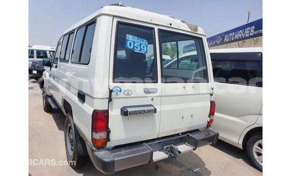 Acheter Import Voiture Toyota Land Cruiser Blanc à Import - Dubai, #<Region:0x000000000c5121b8> Acheter Import Voiture Toyota Land Cruiser Blanc à Import - Dubai, #<Region:0x000000000c5121b8>