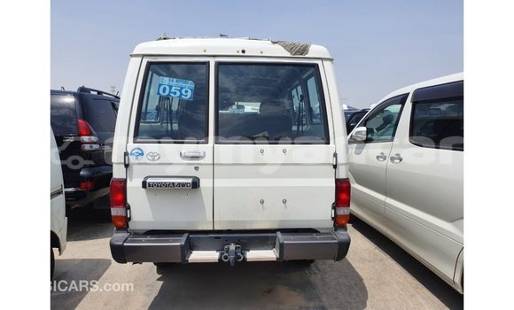Acheter Import Voiture Toyota Land Cruiser Blanc à Import - Dubai, #<Region:0x000000000c5121b8> Acheter Import Voiture Toyota Land Cruiser Blanc à Import - Dubai, #<Region:0x000000000c5121b8>