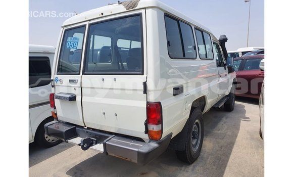 Acheter Import Voiture Toyota Land Cruiser Blanc à Import - Dubai, #<Region:0x000000000c5121b8> Acheter Import Voiture Toyota Land Cruiser Blanc à Import - Dubai, #<Region:0x000000000c5121b8>