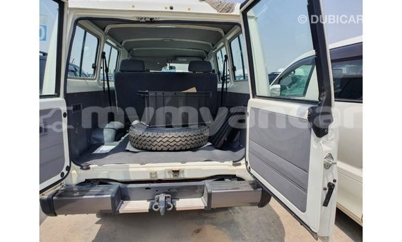 Acheter Import Voiture Toyota Land Cruiser Blanc à Import - Dubai, #<Region:0x000000000c5121b8> Acheter Import Voiture Toyota Land Cruiser Blanc à Import - Dubai, #<Region:0x000000000c5121b8>