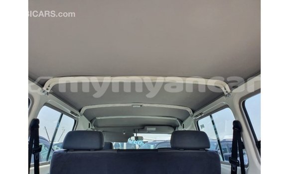 Acheter Import Voiture Toyota Land Cruiser Blanc à Import - Dubai, #<Region:0x000000000c5121b8> Acheter Import Voiture Toyota Land Cruiser Blanc à Import - Dubai, #<Region:0x000000000c5121b8>