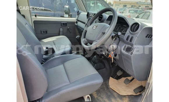 Acheter Import Voiture Toyota Land Cruiser Blanc à Import - Dubai, #<Region:0x000000000c5121b8> Acheter Import Voiture Toyota Land Cruiser Blanc à Import - Dubai, #<Region:0x000000000c5121b8>