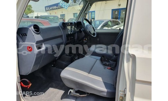 Acheter Import Voiture Toyota Land Cruiser Blanc à Import - Dubai, #<Region:0x000000000c5121b8> Acheter Import Voiture Toyota Land Cruiser Blanc à Import - Dubai, #<Region:0x000000000c5121b8>