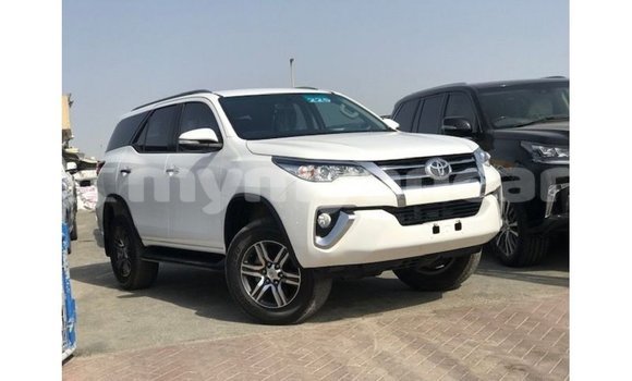Acheter Import Voiture Toyota Fortuner Blanc à Import - Dubai, #<Region:0x000000000c5121b8>