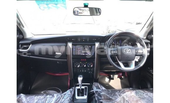 Buy Import Toyota Fortuner White Car in Import - Dubai in Ayeyarwady Buy Import Toyota Fortuner White Car in Import - Dubai in Ayeyarwady