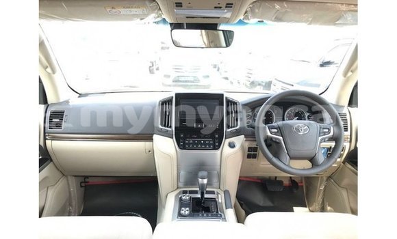 သွင်းကုန် Toyota Land Cruiser White ကား Import - Dubai Ayeyarwady သွင်းကုန် Toyota Land Cruiser White ကား Import - Dubai Ayeyarwady