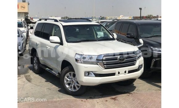 သွင်းကုန် Toyota Land Cruiser White ကား Import - Dubai Ayeyarwady သွင်းကုန် Toyota Land Cruiser White ကား Import - Dubai Ayeyarwady
