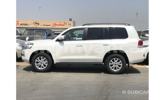 သွင်းကုန် Toyota Land Cruiser White ကား Import - Dubai Ayeyarwady သွင်းကုန် Toyota Land Cruiser White ကား Import - Dubai Ayeyarwady