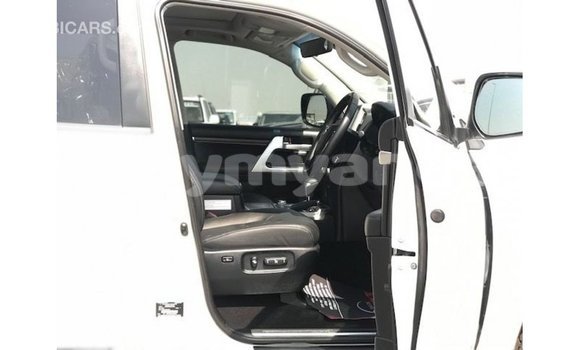 Acheter Import Voiture Toyota Land Cruiser Blanc à Import - Dubai, #<Region:0x000000000c5121b8> Acheter Import Voiture Toyota Land Cruiser Blanc à Import - Dubai, #<Region:0x000000000c5121b8>
