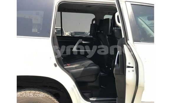 Acheter Import Voiture Toyota Land Cruiser Blanc à Import - Dubai, #<Region:0x000000000c5121b8> Acheter Import Voiture Toyota Land Cruiser Blanc à Import - Dubai, #<Region:0x000000000c5121b8>