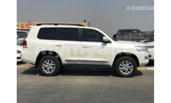 Acheter Import Voiture Toyota Land Cruiser Blanc à Import - Dubai, #<Region:0x000000000c5121b8> Acheter Import Voiture Toyota Land Cruiser Blanc à Import - Dubai, #<Region:0x000000000c5121b8>