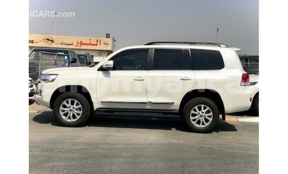 Acheter Import Voiture Toyota Land Cruiser Blanc à Import - Dubai, #<Region:0x000000000c5121b8> Acheter Import Voiture Toyota Land Cruiser Blanc à Import - Dubai, #<Region:0x000000000c5121b8>