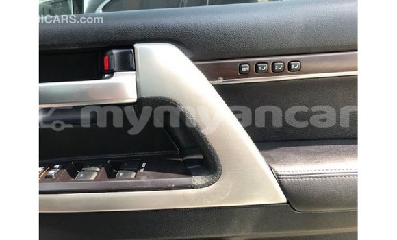 Acheter Import Voiture Toyota Land Cruiser Blanc à Import - Dubai, #<Region:0x000000000c5121b8> Acheter Import Voiture Toyota Land Cruiser Blanc à Import - Dubai, #<Region:0x000000000c5121b8>