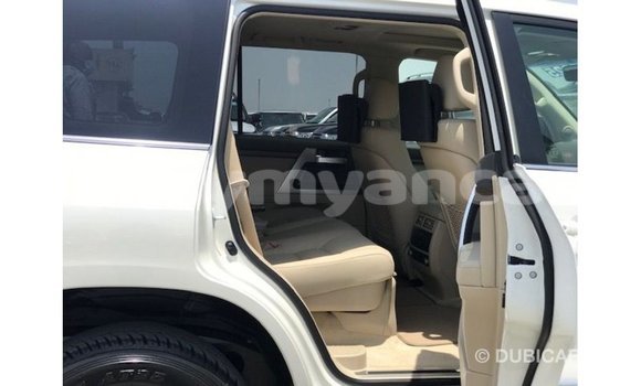 Acheter Import Voiture Toyota Land Cruiser Blanc à Import - Dubai, #<Region:0x000000000c5121b8> Acheter Import Voiture Toyota Land Cruiser Blanc à Import - Dubai, #<Region:0x000000000c5121b8>