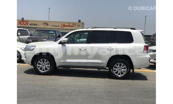 Acheter Import Voiture Toyota Land Cruiser Blanc à Import - Dubai, #<Region:0x000000000c5121b8> Acheter Import Voiture Toyota Land Cruiser Blanc à Import - Dubai, #<Region:0x000000000c5121b8>