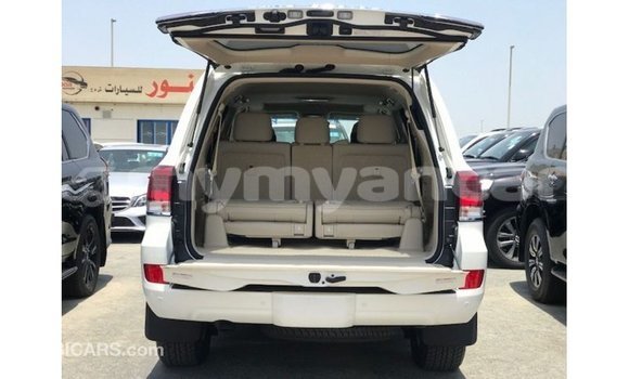 Acheter Import Voiture Toyota Land Cruiser Blanc à Import - Dubai, #<Region:0x000000000c5121b8> Acheter Import Voiture Toyota Land Cruiser Blanc à Import - Dubai, #<Region:0x000000000c5121b8>