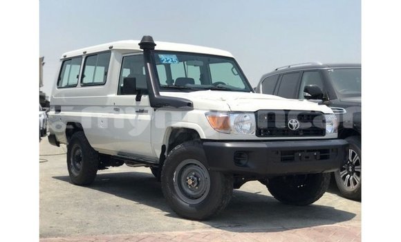 သွင်းကုန် Toyota Land Cruiser White ကား Import - Dubai Ayeyarwady သွင်းကုန် Toyota Land Cruiser White ကား Import - Dubai Ayeyarwady