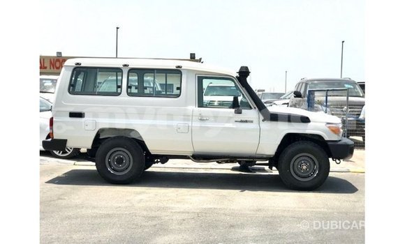 သွင်းကုန် Toyota Land Cruiser White ကား Import - Dubai Ayeyarwady သွင်းကုန် Toyota Land Cruiser White ကား Import - Dubai Ayeyarwady