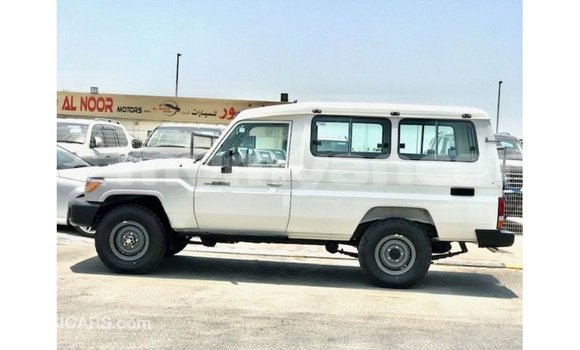 သွင်းကုန် Toyota Land Cruiser White ကား Import - Dubai Ayeyarwady သွင်းကုန် Toyota Land Cruiser White ကား Import - Dubai Ayeyarwady
