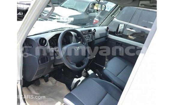 သွင်းကုန် Toyota Land Cruiser White ကား Import - Dubai Ayeyarwady သွင်းကုန် Toyota Land Cruiser White ကား Import - Dubai Ayeyarwady