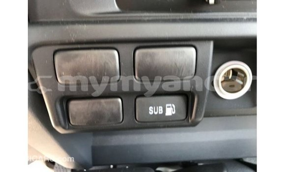 သွင်းကုန် Toyota Land Cruiser White ကား Import - Dubai Ayeyarwady သွင်းကုန် Toyota Land Cruiser White ကား Import - Dubai Ayeyarwady