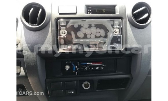 သွင်းကုန် Toyota Land Cruiser White ကား Import - Dubai Ayeyarwady သွင်းကုန် Toyota Land Cruiser White ကား Import - Dubai Ayeyarwady