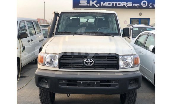 Buy Import Toyota Land Cruiser White Car in Import - Dubai in Ayeyarwady