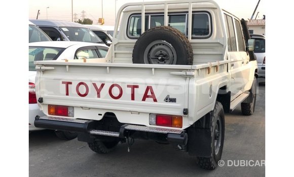 သွင်းကုန် Toyota Land Cruiser White ကား Import - Dubai Ayeyarwady သွင်းကုန် Toyota Land Cruiser White ကား Import - Dubai Ayeyarwady