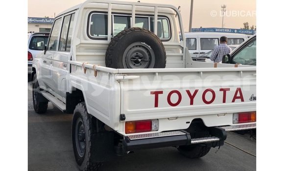 သွင်းကုန် Toyota Land Cruiser White ကား Import - Dubai Ayeyarwady သွင်းကုန် Toyota Land Cruiser White ကား Import - Dubai Ayeyarwady