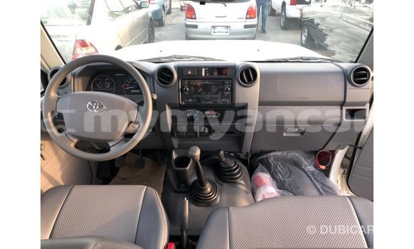 သွင်းကုန် Toyota Land Cruiser White ကား Import - Dubai Ayeyarwady သွင်းကုန် Toyota Land Cruiser White ကား Import - Dubai Ayeyarwady