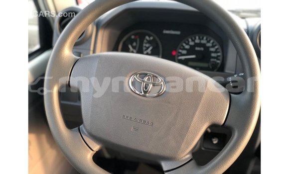 သွင်းကုန် Toyota Land Cruiser White ကား Import - Dubai Ayeyarwady သွင်းကုန် Toyota Land Cruiser White ကား Import - Dubai Ayeyarwady