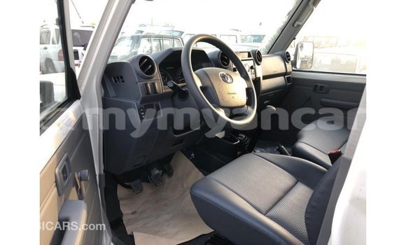 သွင်းကုန် Toyota Land Cruiser White ကား Import - Dubai Ayeyarwady သွင်းကုန် Toyota Land Cruiser White ကား Import - Dubai Ayeyarwady