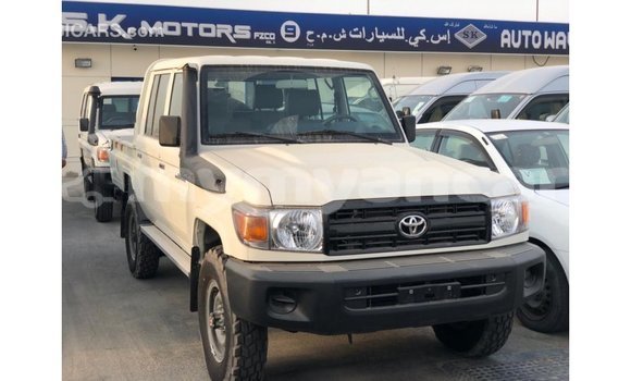 သွင်းကုန် Toyota Land Cruiser White ကား Import - Dubai Ayeyarwady သွင်းကုန် Toyota Land Cruiser White ကား Import - Dubai Ayeyarwady
