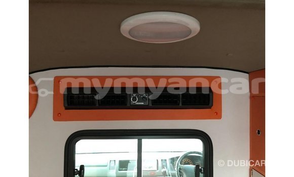 သွင်းကုန် Toyota Hiace White ကား Import - Dubai Ayeyarwady သွင်းကုန် Toyota Hiace White ကား Import - Dubai Ayeyarwady