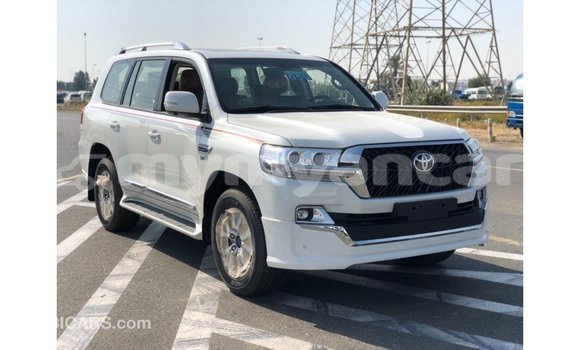သွင်းကုန် Toyota Land Cruiser White ကား Import - Dubai Ayeyarwady သွင်းကုန် Toyota Land Cruiser White ကား Import - Dubai Ayeyarwady