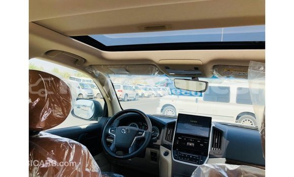 သွင်းကုန် Toyota Land Cruiser White ကား Import - Dubai Ayeyarwady သွင်းကုန် Toyota Land Cruiser White ကား Import - Dubai Ayeyarwady