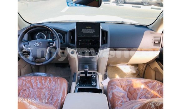 သွင်းကုန် Toyota Land Cruiser White ကား Import - Dubai Ayeyarwady သွင်းကုန် Toyota Land Cruiser White ကား Import - Dubai Ayeyarwady