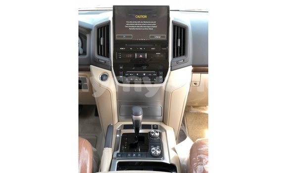 သွင်းကုန် Toyota Land Cruiser White ကား Import - Dubai Ayeyarwady သွင်းကုန် Toyota Land Cruiser White ကား Import - Dubai Ayeyarwady