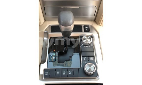 သွင်းကုန် Toyota Land Cruiser White ကား Import - Dubai Ayeyarwady သွင်းကုန် Toyota Land Cruiser White ကား Import - Dubai Ayeyarwady