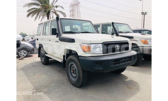 သွင်းကုန် Toyota Land Cruiser White ကား Import - Dubai Ayeyarwady သွင်းကုန် Toyota Land Cruiser White ကား Import - Dubai Ayeyarwady