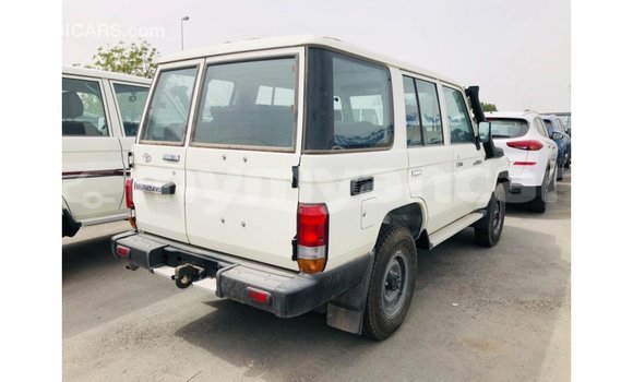 သွင်းကုန် Toyota Land Cruiser White ကား Import - Dubai Ayeyarwady သွင်းကုန် Toyota Land Cruiser White ကား Import - Dubai Ayeyarwady