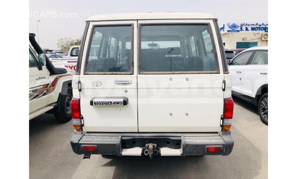 သွင်းကုန် Toyota Land Cruiser White ကား Import - Dubai Ayeyarwady သွင်းကုန် Toyota Land Cruiser White ကား Import - Dubai Ayeyarwady