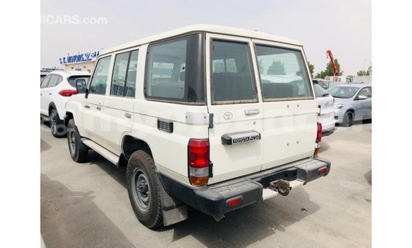 သွင်းကုန် Toyota Land Cruiser White ကား Import - Dubai Ayeyarwady သွင်းကုန် Toyota Land Cruiser White ကား Import - Dubai Ayeyarwady
