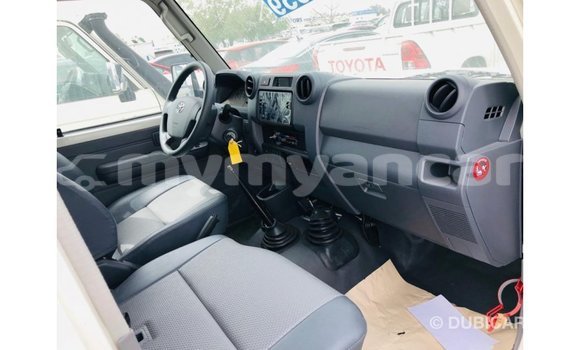 သွင်းကုန် Toyota Land Cruiser White ကား Import - Dubai Ayeyarwady သွင်းကုန် Toyota Land Cruiser White ကား Import - Dubai Ayeyarwady